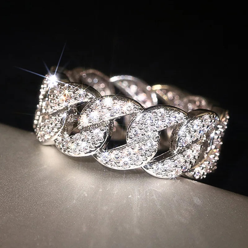 European and American Diamond Eye catching Ring with Female Personalized Buckle Design, Shining Light Luxury Style Jewelry